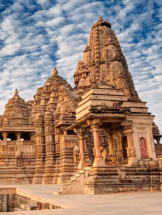 भारत के 10 सबसे खूबसूरत ऐतिहासिक स्मारक, गर्मियों में जरूर देखें